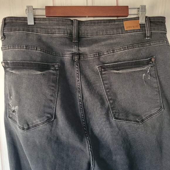 Judy Blue Skinny Fit Capri Jeans, Women’s Plus Jeans 20W, Distressed, Black, EUC - Picture 3 of 9